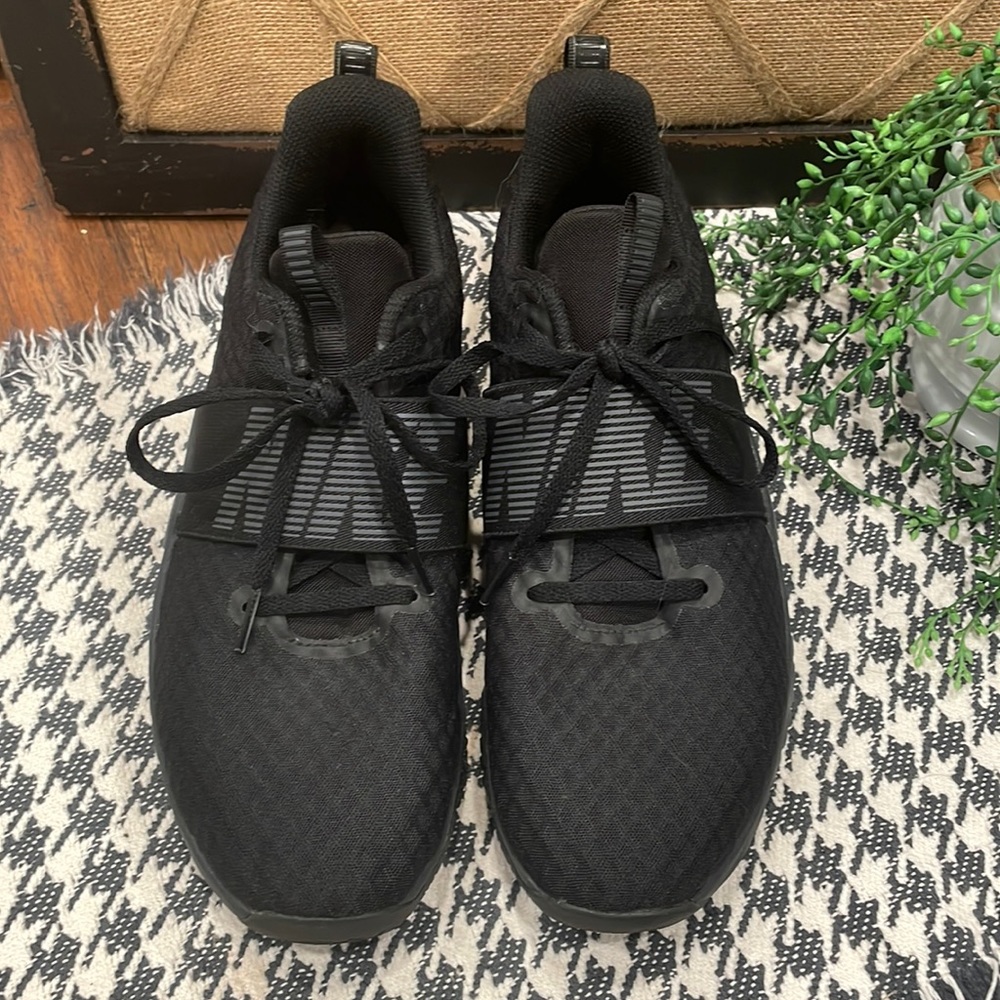 Nike shoes - Picture 1 of 13
